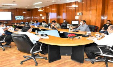 मुख्य सचिव ओम  प्रकाश ने कोरोना पर प्रभावी नियंत्रण के लिए अफसरों को दिए 10 बड़े निर्देश