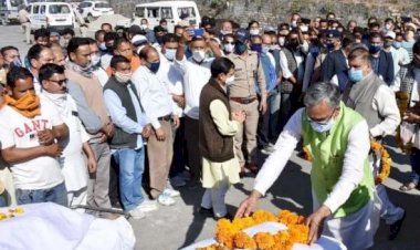 सीएम रावत ने दी मोहन थपलियाल और कुलदीप चौहान को श्रद्धांजलि