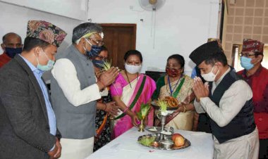 गोरखा समाज के लोगों ने सीएम को टीका लगाकर बनाया दशहरा पर्व   