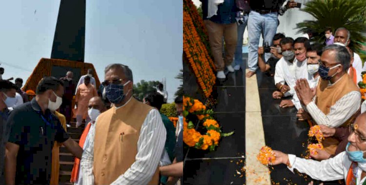 शहीद स्थल रामपुर तिराहा पहुंचकर सीएम त्रिवेन्द्र ने दी शहीदों को श्रद्धांजलि