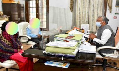 पौड़ी कि निर्भया के माता-पिता से सीएम ने की मुलाकात