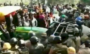 उत्तराखंड: दिल्ली कूच कर रहे किसानों ने पुलिस बैरिकेड पर चढ़ाया ट्रेक्टर, वीडियो वायरल