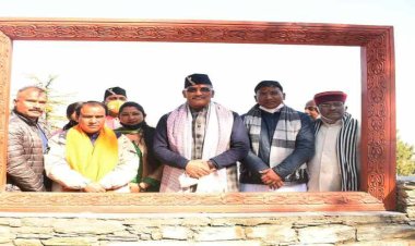 पौड़ी: सीएम ने किया सेल्फी प्वांइट का लोकार्पण, पौधारोपण भी किया
