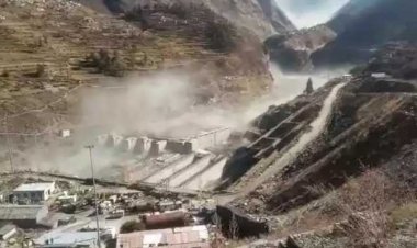 आपदा का दर्दनाक वीडियो: बांध की ओर आ रहा सैलाब, बेबस लोग जान बचाने के लिए भागते रहे