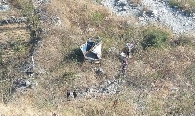 उत्तराखंड: पिकअप खाई में गिरा, एक ही गांव के तीन लोगों की मौत