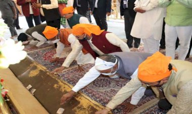 नानकमत्ता सहिब में मत्था टेककर सीएम ने की प्रदेश की खुशहाली की कामना