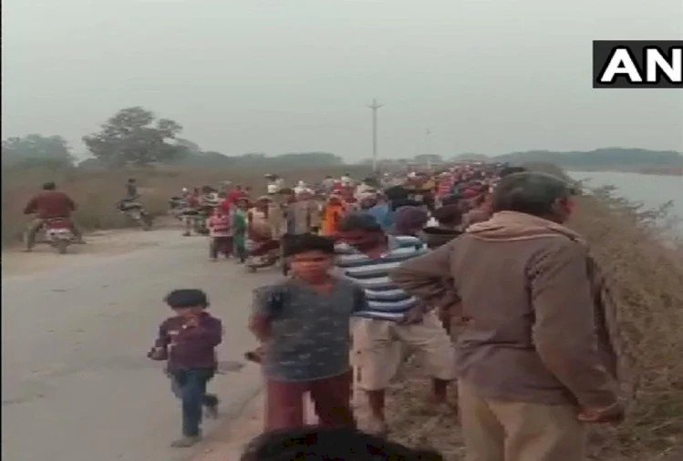 मध्य प्रदेश: यात्रियों से भरी बस नहर में गिरी, 30 शव बरामद