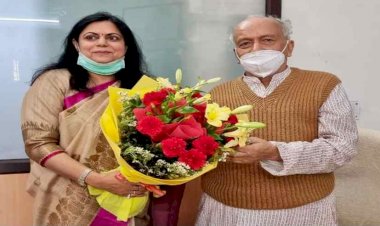 सीएम तीरथ की पत्नी ने की महाराष्ट्र के राज्यपाल कोश्यारी से मुलाकात, होली की शुभकामनाएं दीं