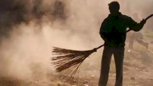 उत्तर प्रदेश: के सफाई कर्मियों का बढ़ा मानदेय, हर माह मिलेंगी चार छुट्टियां, रोजाना इतने रुपये देगी योगी सरकार