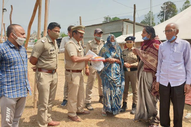 Maha Kumbh 2021: अर्ध कुंभ में लापता हुई अम्मा महाकुंभ में मिली..परिजनों की भर आईं आखें
