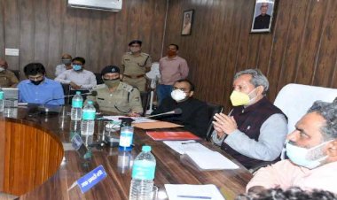 उत्तरकाशी: ग्रामीण सड़कों के नए निर्माण कार्य में नाली ,स्कबर आदि तय मानकों के अनुरूप बनाएं: सीएम तीरथ