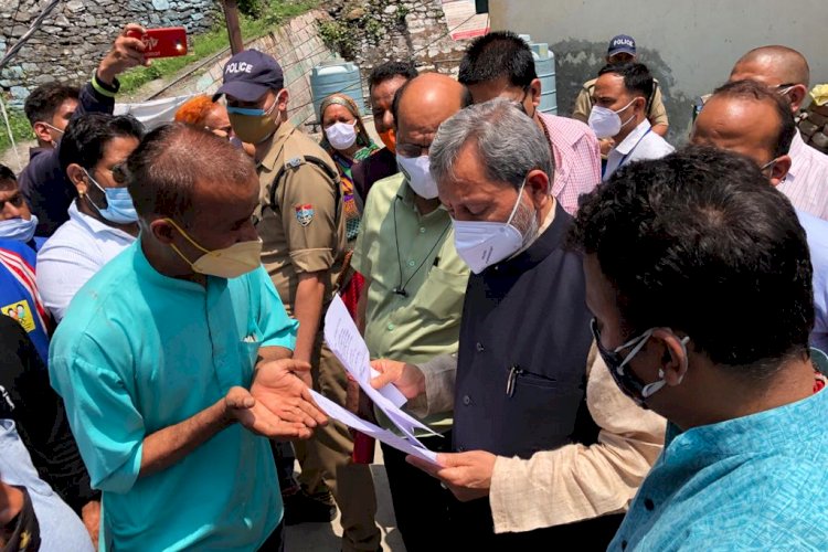 मुख्यमंत्री ने प्रभावित लोगों से मुलाकात की और कहा कि हर सम्भव सहायता दी जाएगी।