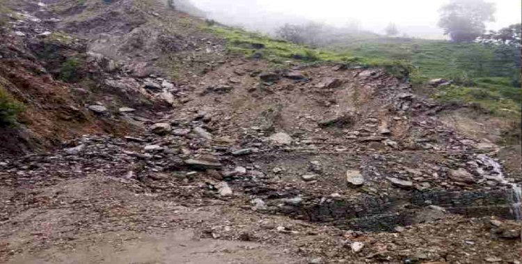 उत्तराखंड से बड़ी खबर: चकराता क्षेत्र में बादल फटा, तीन लापता, सीएम ने प्रशासन को दिए सहायता के निर्देश