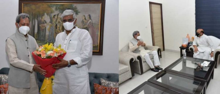 दिल्ली में इन कैबिनेट मंत्रियों से मिले सीएम तीरथ