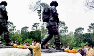 सीएम पुष्कर धामी ने दी शहीद सैनिकों को श्रद्धांजलि