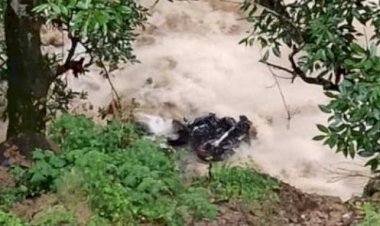 उत्तराखंड: बरसाती नाले मे बहा बुलेट सवार बैंक कर्मी, सर्च अभियान में जुटी पुलिस