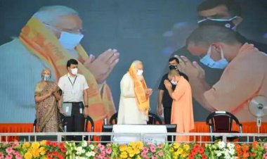 बनारस में बोले पीएम मोदी: सीएम योगी ने अभूतपूर्व संकट से बचाया