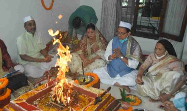 पूजा-हवन कर मुख्यमंत्री निवास में प्रवेश किया सीएम पुष्कर धामी ने