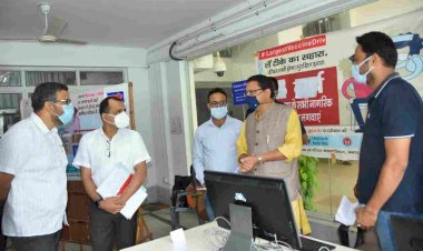 सीएम ने किया सचिवालय में चल रहे कोविड टीकाकरण कैंप का निरीक्षण
