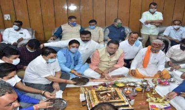 विधिवत पूजन-हवन कर विधानसभा में कामकाज की शुरुआत की सीएम धामी ने