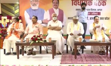 भाजपा के राष्ट्रीय अध्यक्ष जेपी नड्डा ने सीएम योगी के साथ की विधायकों से बैठक