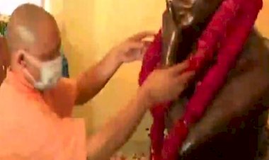 काकोरी कांड की 97वीं वर्षगांठ पर राज्यपाल आनंदी बेन और सीएम योगी ने दी शहीदों को श्रद्धांजलि