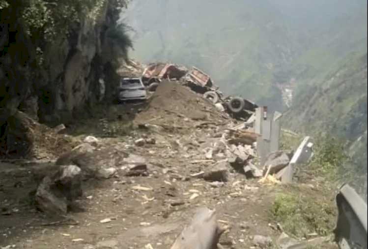 बड़ी खबर :किन्नौर में  दरका पहाड़, मलबे में दबी यात्रियों से भरी बस