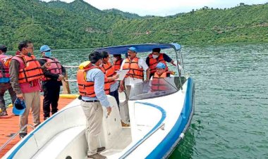 सीएम धामी ने किया टिहरी झील का भ्रमण, फ्लोटिंग हट्स का भी लिया जायजा