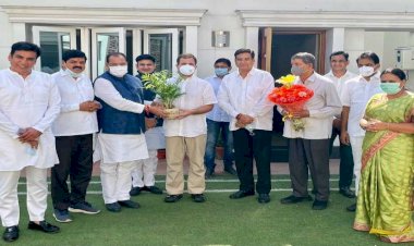 ब्रेकिंग: बेटे संजीव समेत वापस कांग्रेस में शामिल हुए कैबिनेट मंत्री यशपाल आर्य