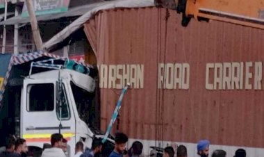 देहरादून: सेलाकुई में कंटेनर से टकराया खनन से भरा ट्रक, दो छात्रों की दर्दनाक मौत, एक घायल