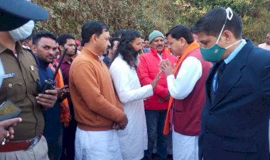 चंपावत में आध्यात्मिक गुरू प्रेम सुगंध से मिले सीएम धामी