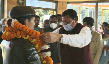 शहीद अशोक चक्र विजेता स्वर्गीय गजेंद्र सिंह बिष्ट  की पुण्यतिथि पर आयोजित कार्यक्रम में सीएम धामी ने लिया भाग