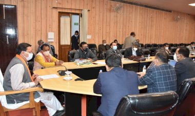 सीएम धामी के सख्त आदेश: कोविड टेस्टिंग को बढ़ाया जाए और वैक्सीनेशन के लिए हर घर दस्तक अभियान में तेजी लाई जाए