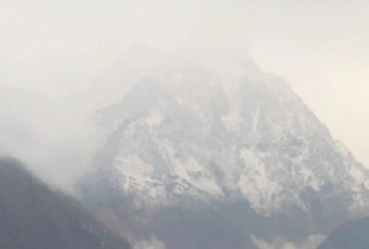 हिमाचल:रोहतांग, चंबा के पांगी-भरमौर की ऊंची चोटियों पर ताजा हिमपात