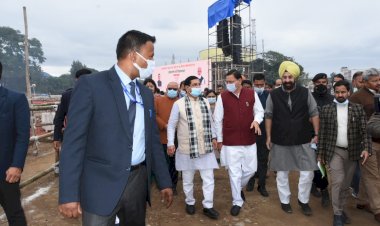 देहरादून:पीएम मोदी की रैली के लिए तैयारियों का सीएम धामी ने लिया जायजा