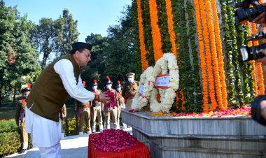 विजय दिवस पर सीएम धामी ने दी शहीदों को श्रद्धांजलि