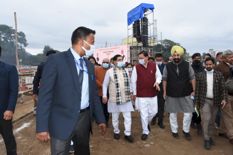 देहरादून:पीएम मोदी की रैली के लिए तैयारियों का सीएम धामी ने लिया जायजा