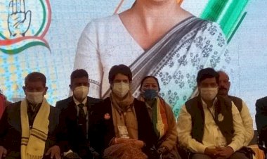 प्रियंका गांधी ने जारी किया कान्ग्रेस का घोषणापत्र, 500 के पार नहीं जाएगा गैस सिलिंडर