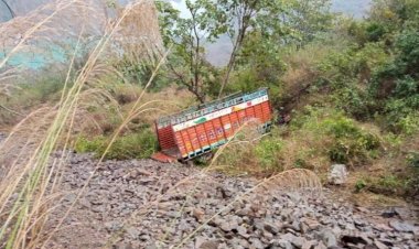 उत्तराखंड: खाई में गिरा ट्रक, हादसे में दो लोगों की मौत की सूचना