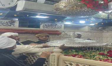 उत्तराखंड: दरगाह साबिर पाक में जायरीनों ने  चढ़ाया आठ किलो चांदी से बना झूमर