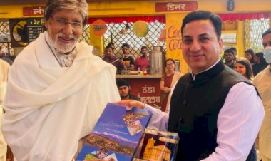 बिग बी से मिले उत्तराखंड फ़िल्म विकास परिषद के नोडल अधिकारी के एस चौहान