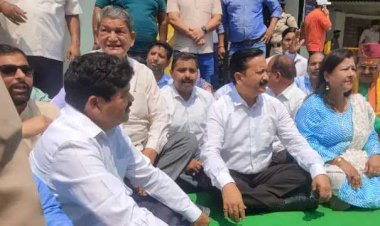 सहकारिता विभाग की नियुक्तियों में गड़बड़ी के खिलाफ कांग्रेस ने दिया सचिवालय के बाहर धरना