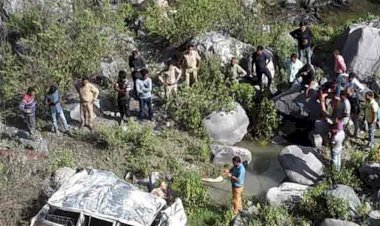 उत्तरकाशी: बोलेरो खाई में गिरी, पांच पर्यटकों समेत छ: लोगों की दु:खद मौत