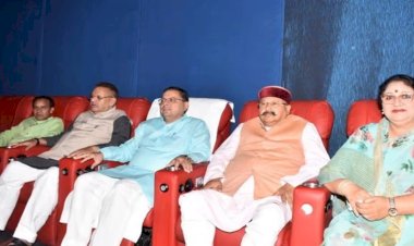 सीएम धामी ने मंत्रियों के साथ देखी फिल्म 'सम्राट पृथ्वीराज'