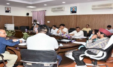 बीजापुर अतिथि गृह में केन्द्रीय मंत्री श्री रामदास अठावले ने प्रेस वार्ता की