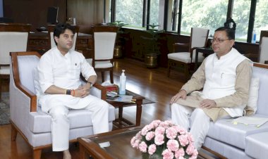 राज्य में हवाई कनेक्टिविटी बढ़ाने को लेकर केन्द्रीय मंत्री सिंधिया से मिले सीएम धामी