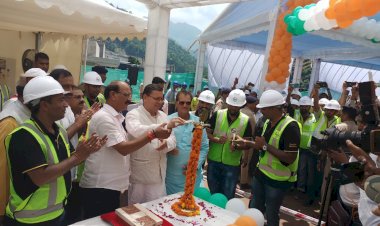 ऋषिकेश-कर्णप्रयाग रेल लाइन का पहला गूलर से शिवपुरी टनल ब्रेक-थ्रू