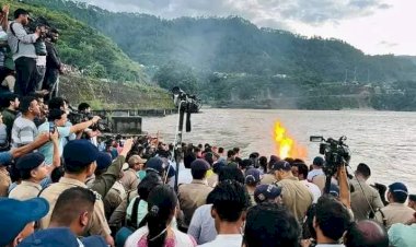 पिता की अपील  पर शांत हुए लोग, एनआईटी घाट पर हुआ अंकिता का अंतिम संस्कार