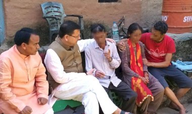 अंकिता के माता-पिता से मिले सीएम धामी, दोषियों को सख्त सजा दिलाने का दिया आश्वासन