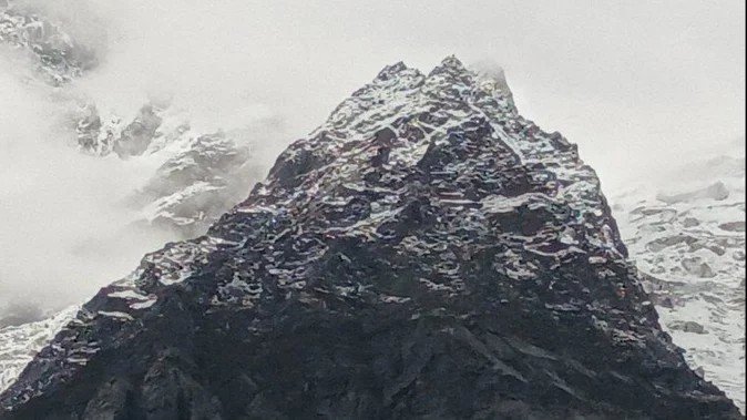 केदारनाथ-यमुनोत्री की पहाड़ियों पर सीजन का पहला हिमपात